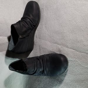 10M/41 Dansko black suede booties